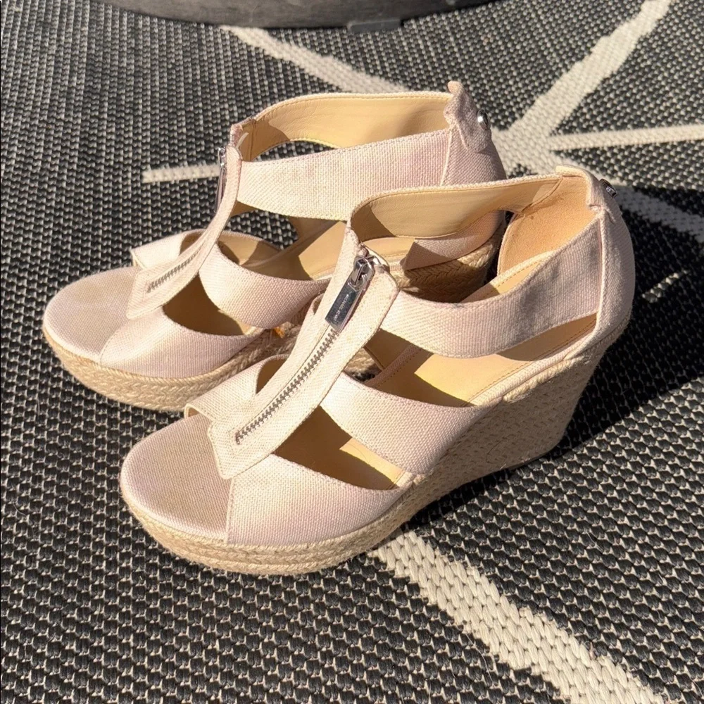 Michael Kors Berkley Wedge Sandal size 8